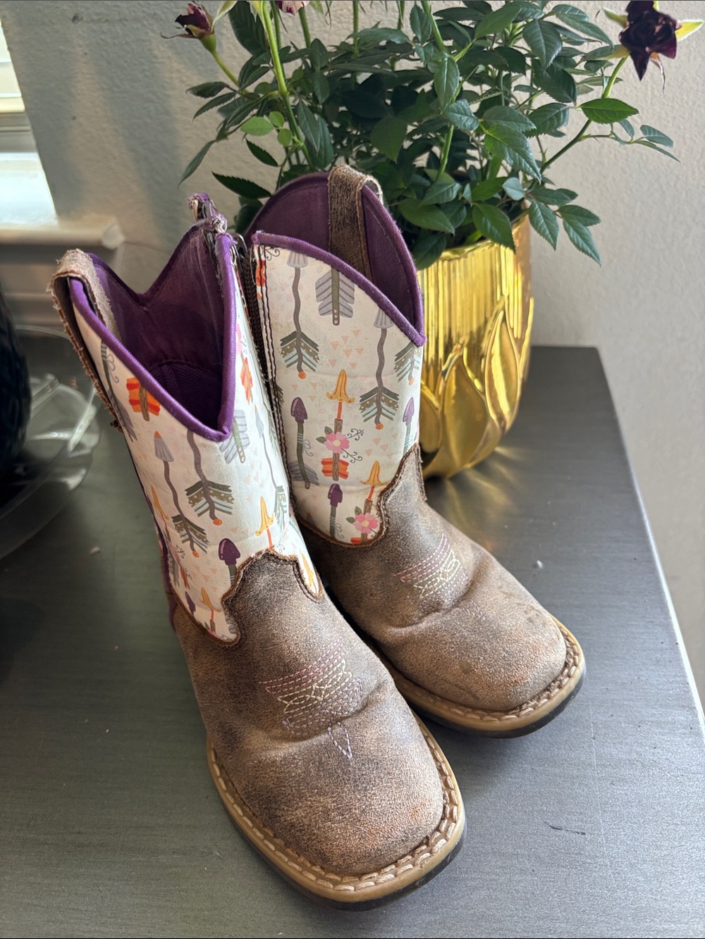 Twister Cream Arrow Print Boots with Purple Trim
